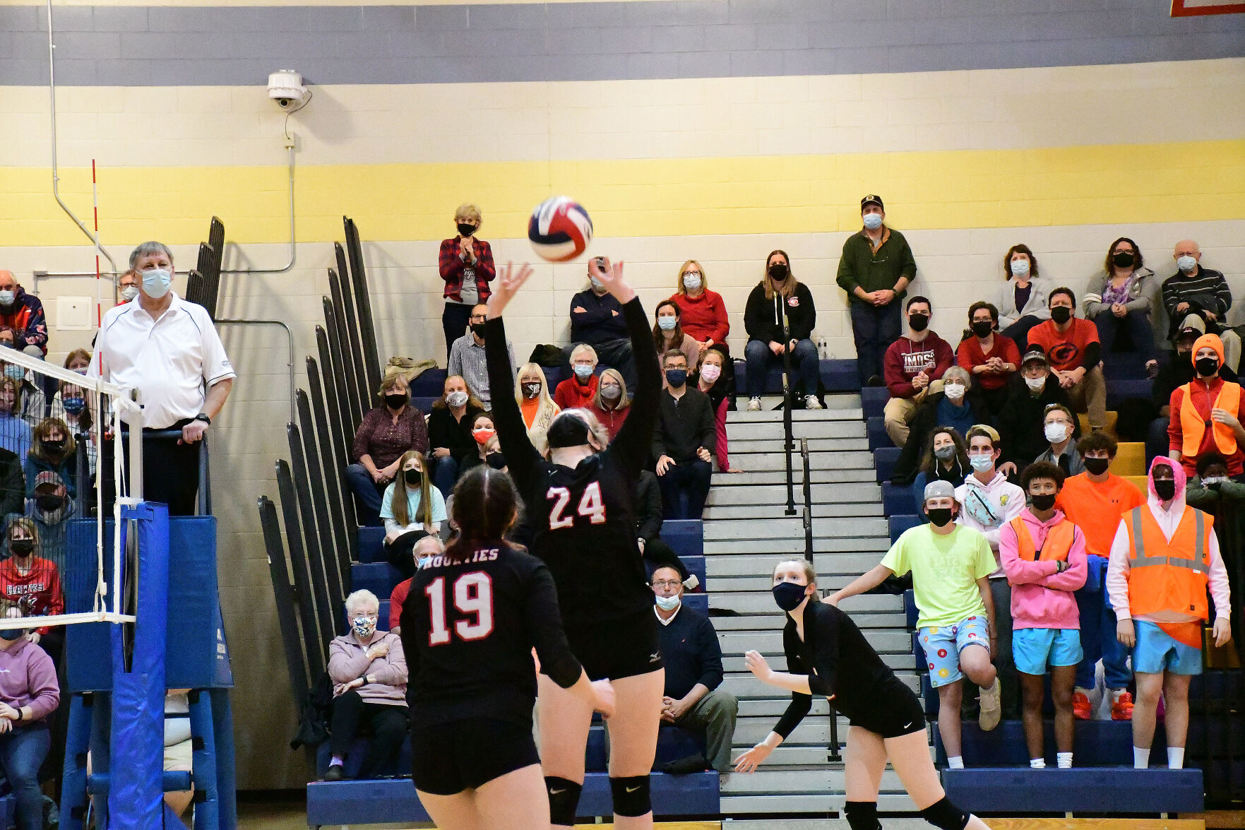 Coody sets the ball